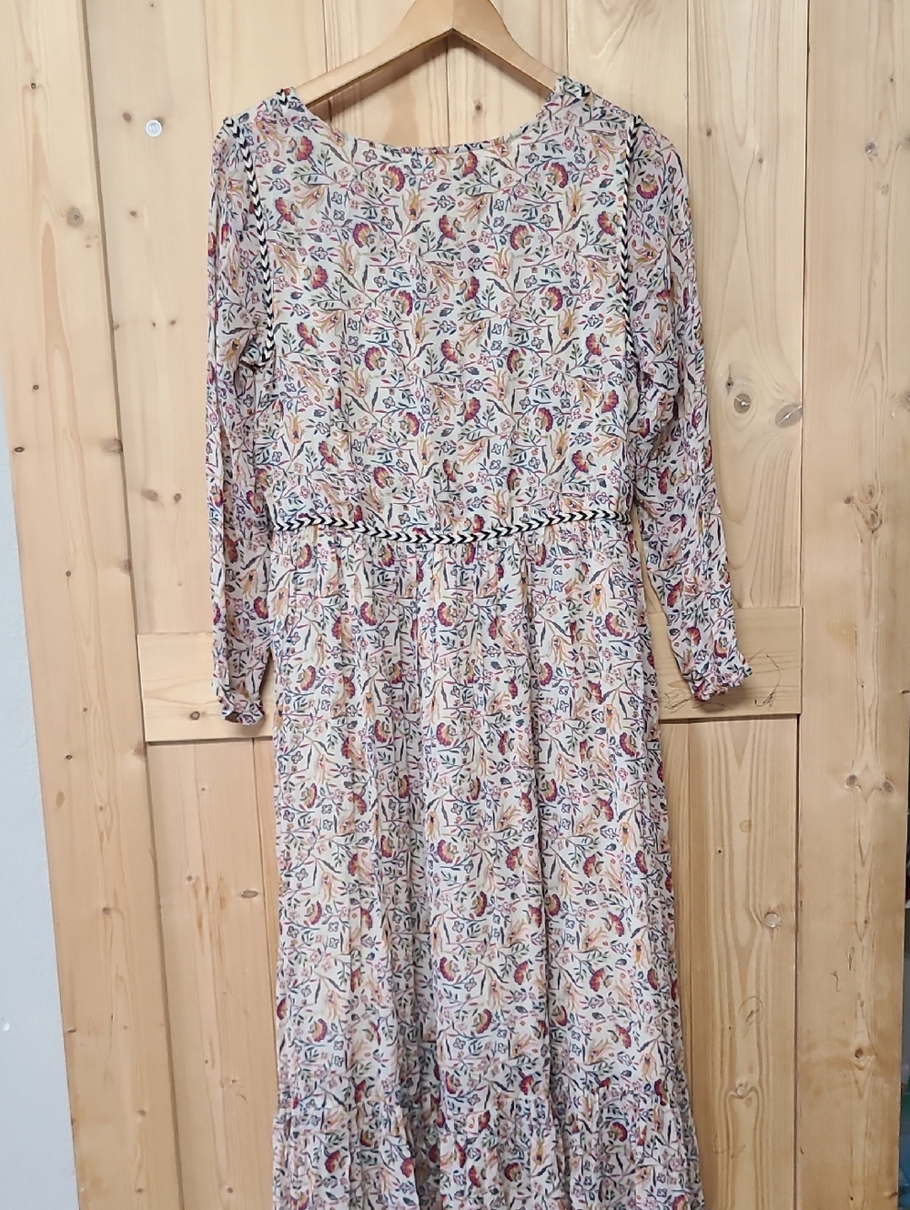 Bohemian Cream Floral Maxi Dress with V-Neck - Picture 8 of 8